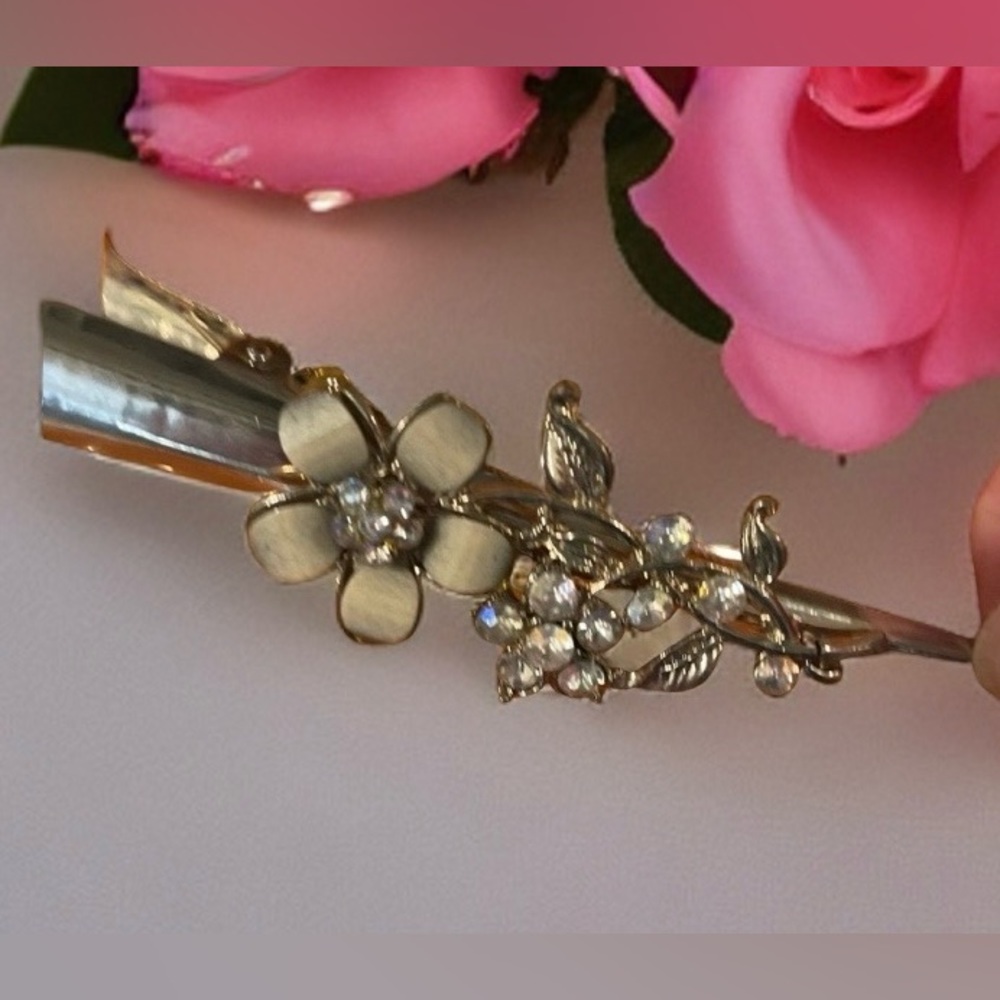 182. Beautiful metal crystal hair clip